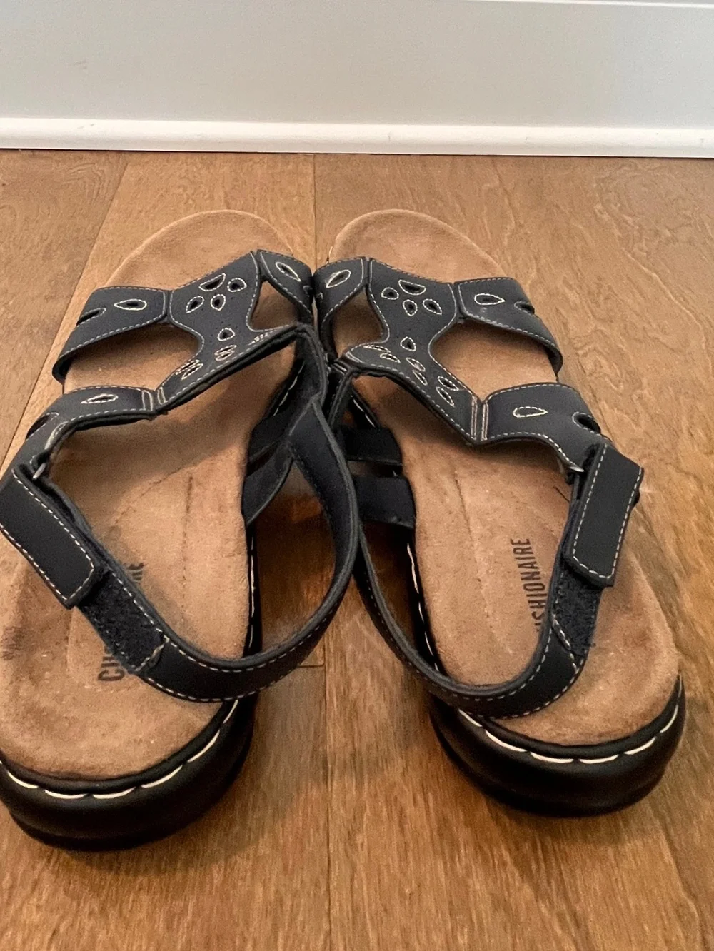 CUSHIONAIRE Women's Black Leather Strappy Sandals 9M